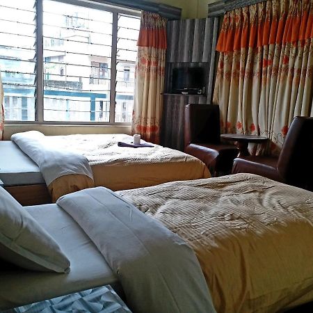 Hotel Marigold Pokhara Bagian luar foto