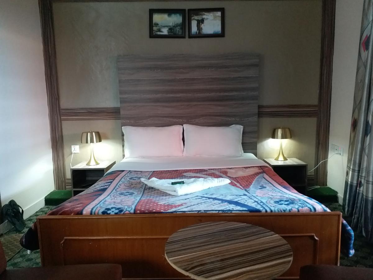 Hotel Marigold Pokhara Bagian luar foto