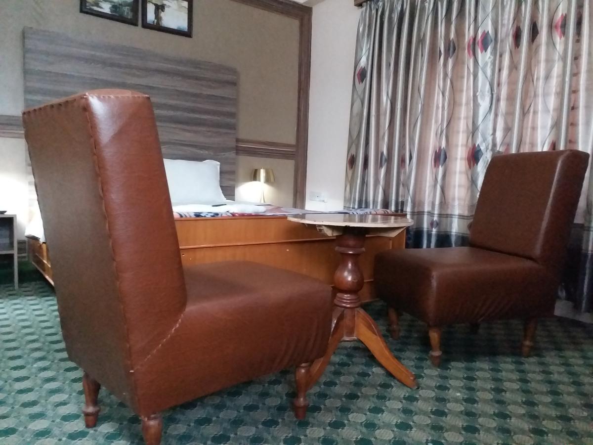 Hotel Marigold Pokhara Bagian luar foto