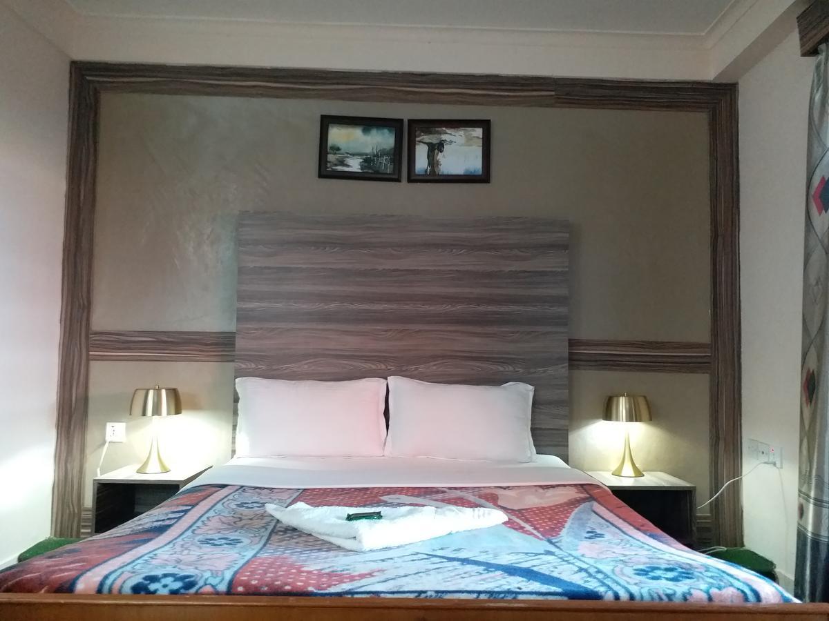 Hotel Marigold Pokhara Bagian luar foto