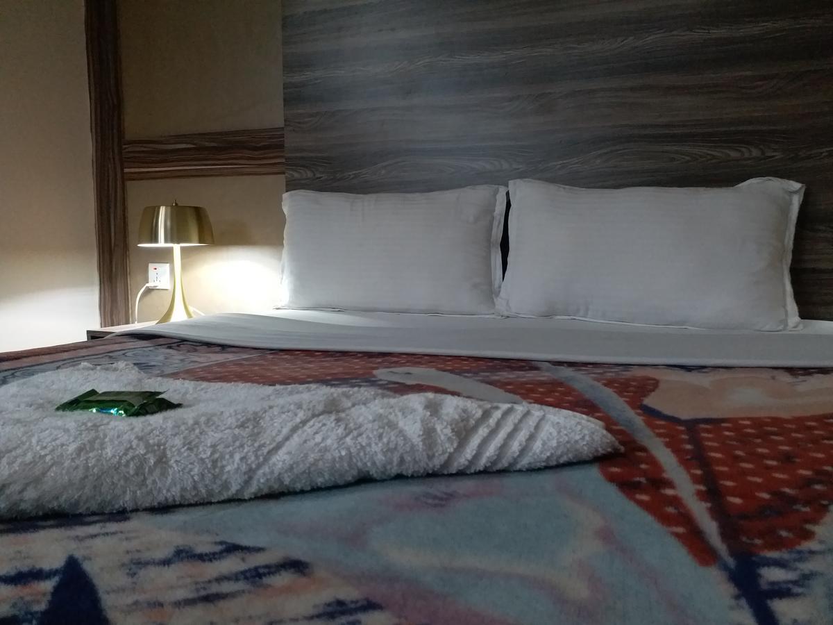 Hotel Marigold Pokhara Bagian luar foto