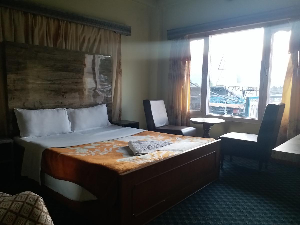 Hotel Marigold Pokhara Bagian luar foto