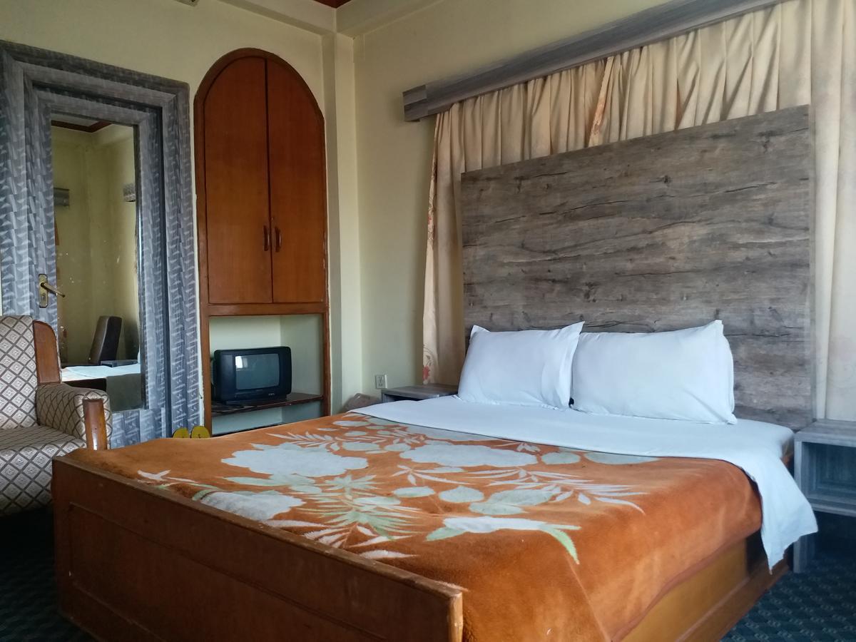 Hotel Marigold Pokhara Bagian luar foto