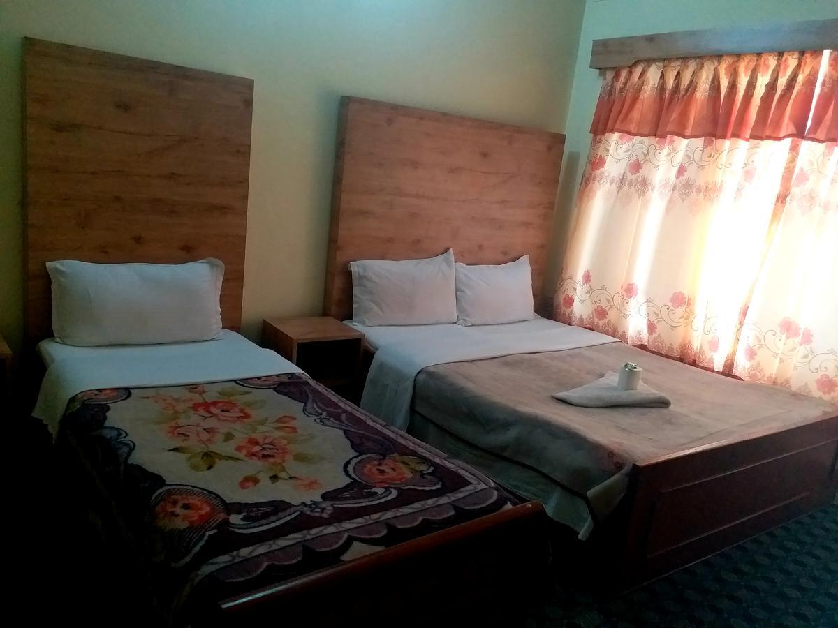 Hotel Marigold Pokhara Bagian luar foto
