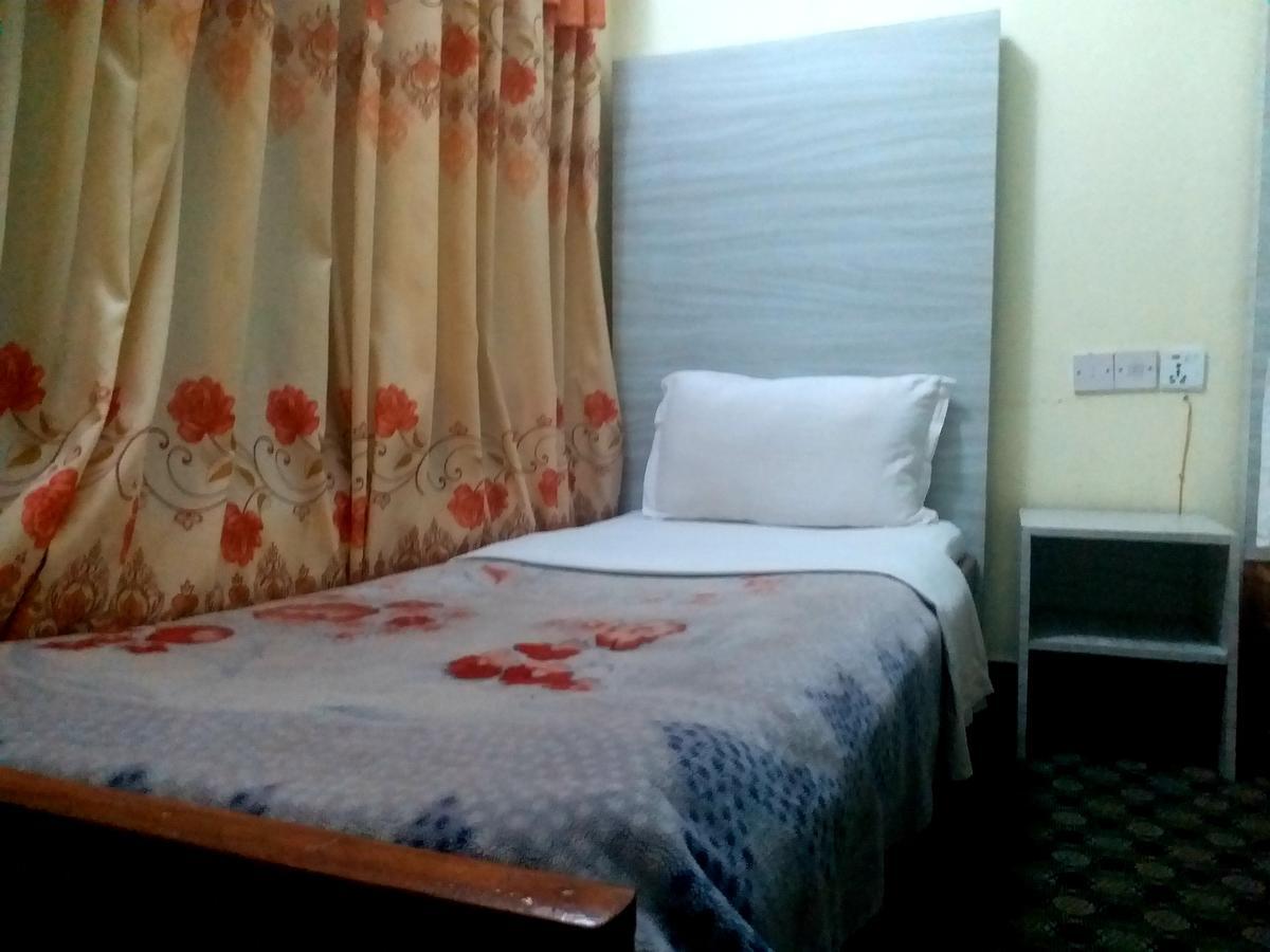 Hotel Marigold Pokhara Bagian luar foto