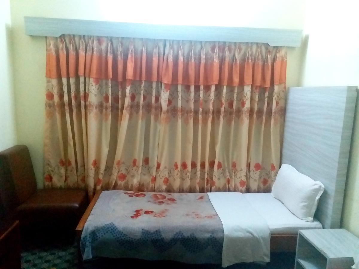 Hotel Marigold Pokhara Bagian luar foto