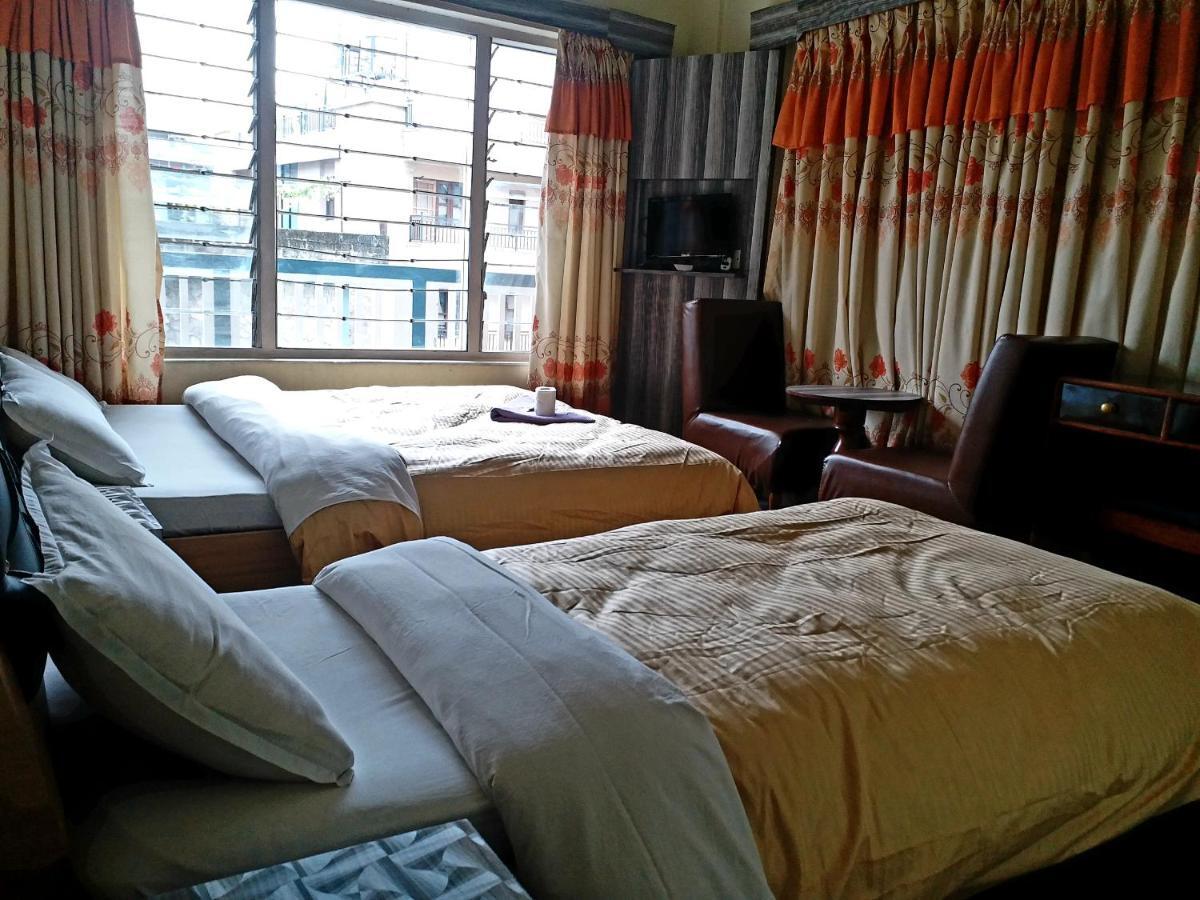Hotel Marigold Pokhara Bagian luar foto